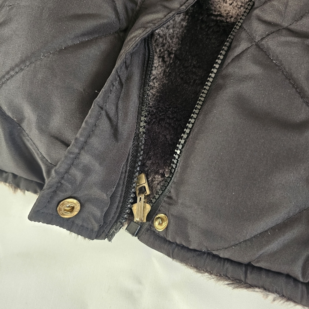 Black Quilted Faux Fur Lined Vest Gold Snaps - Picture 8 of 11